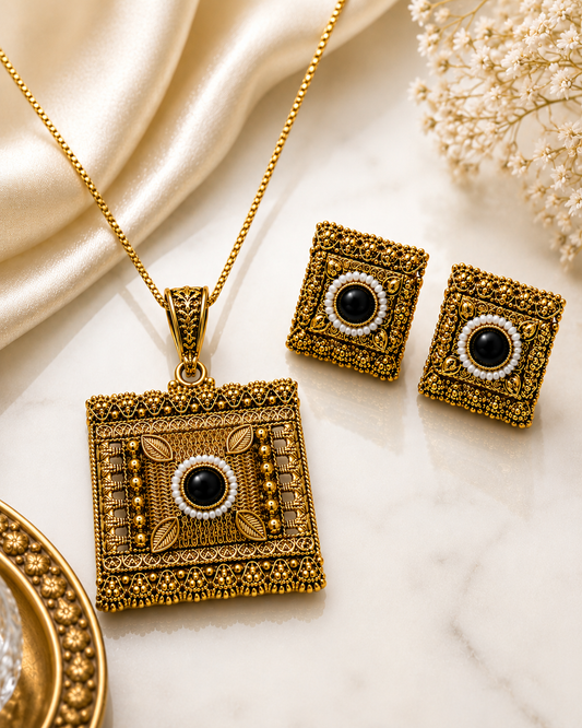 Antique Black Stone Pendant & Stud Set