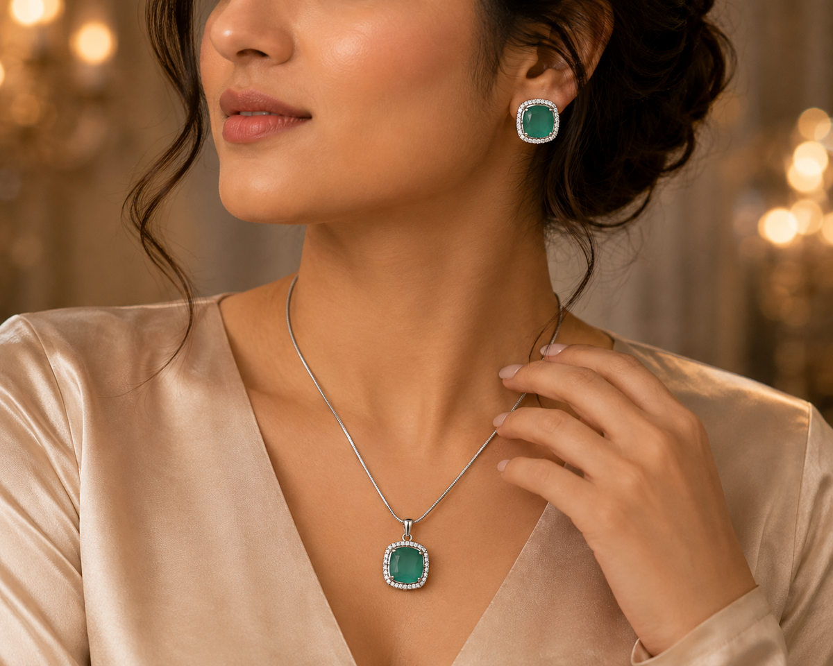 Emerald Green Silver-Toned Pendant Set