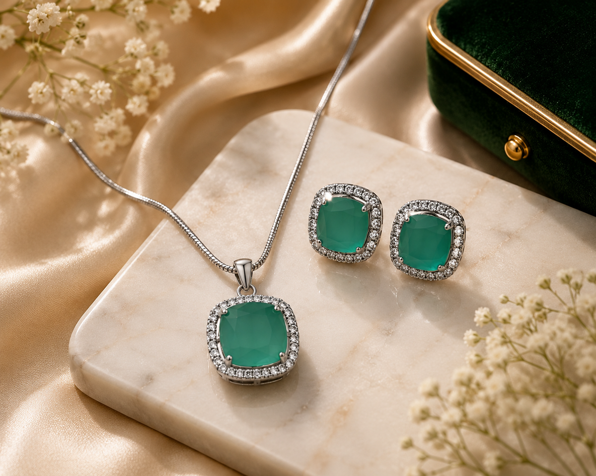 Emerald Green Silver-Toned Pendant Set