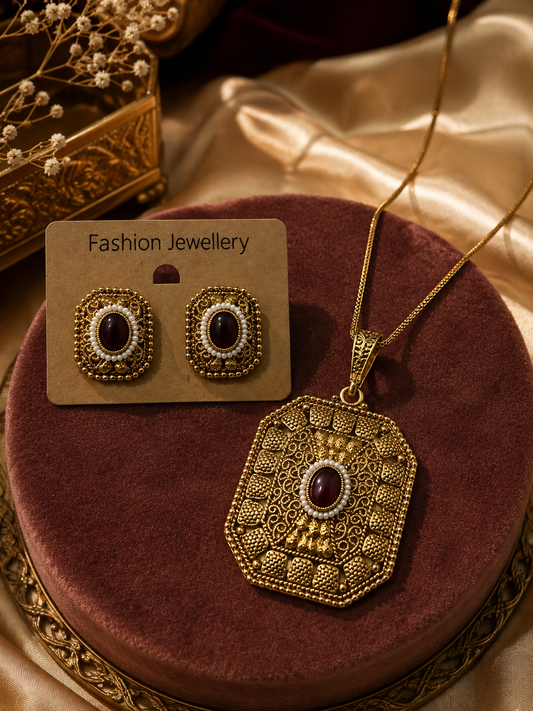 Antique Ruby Gold-Toned Pendant & Stud Set